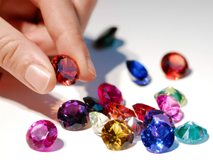 FACTORS TO CONSIDER IN CHOOSING COLOURED GEMSTONE